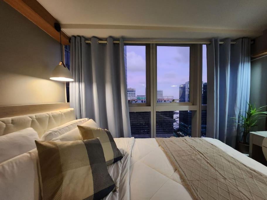 Luxestaysmnl Coastal Chic Netflx 380Mbps Pool Bgc Manila Luaran gambar