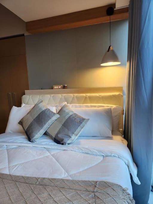 Luxestaysmnl Coastal Chic Netflx 380Mbps Pool Bgc Manila Luaran gambar