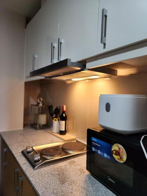 Luxestaysmnl Coastal Chic Netflx 380Mbps Pool Bgc Manila Luaran gambar